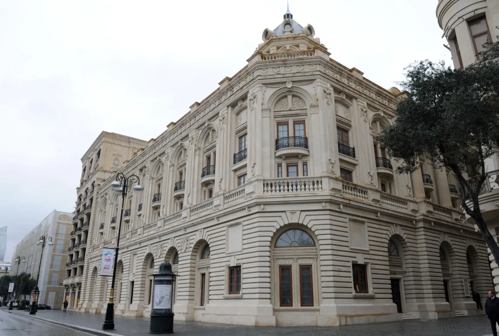 Teatr binaları. Tağıyev Teatrı