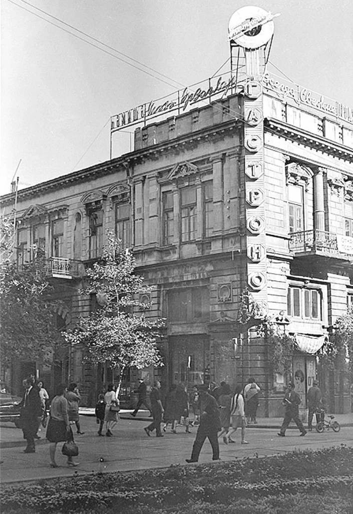 Teatr binaları, lalayev pasajı