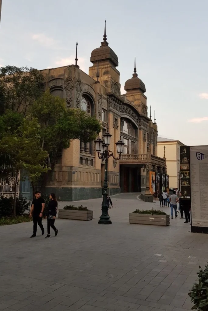 Teatr binaları, Mayılov teatrı