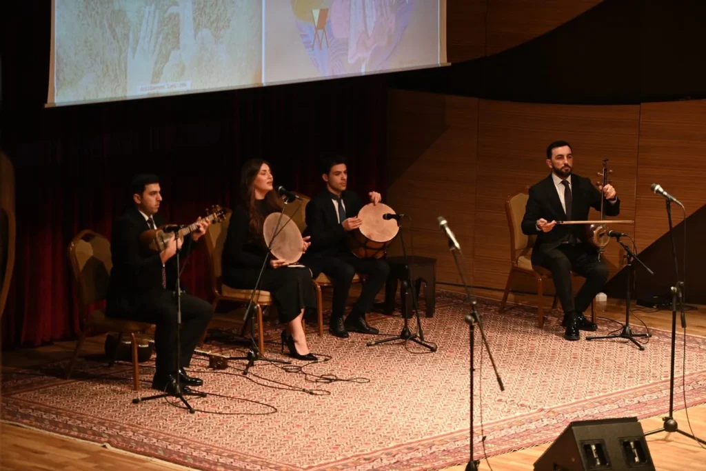 ikicildlik kitab təqdim olunub, Məhəmməd Füzuli, Şair, Şeir, Kitab