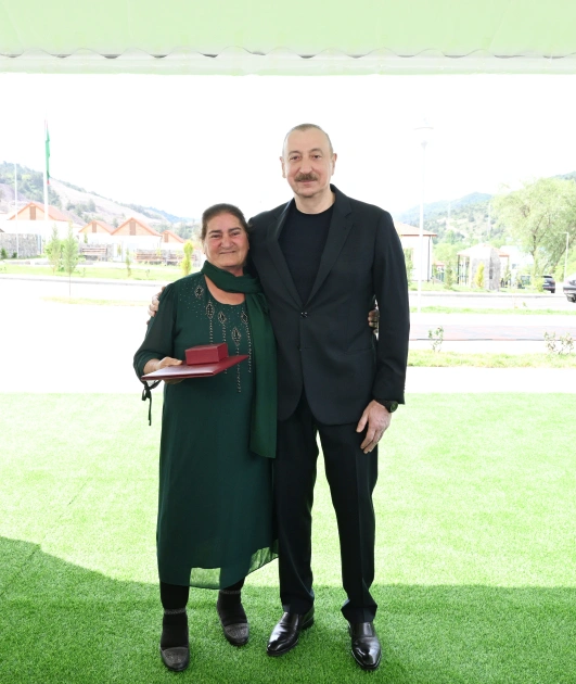 Laçının Bəylik kəndinə köçən sakinlərlə görüş, Laçın, Bəylik kəndi, Sakinlərlə görüş