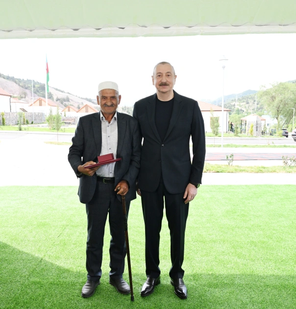 Laçının Bəylik kəndinə köçən sakinlərlə görüş, Laçın, Bəylik kəndi, Sakinlərlə görüş