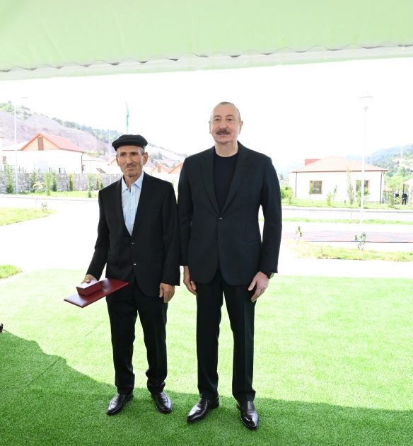 Laçının Bəylik kəndinə köçən sakinlərlə görüş, Laçın, Bəylik kəndi, Sakinlərlə görüş