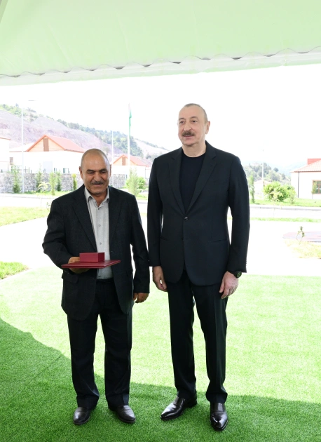 Laçının Bəylik kəndinə köçən sakinlərlə görüş, Laçın, Bəylik kəndi, Sakinlərlə görüş