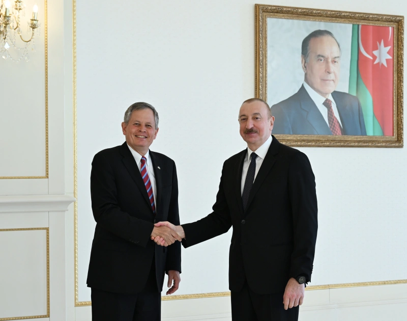 ABŞ Senatının Xarici Əlaqələr Komitəsinin üzvü, Stiv Deyns, ABŞ Senatı