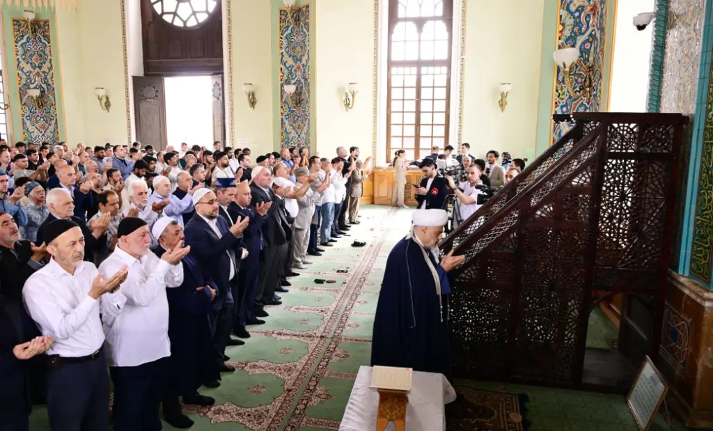 Qurban bayramının namazı, Bayram Namazı, Qurban Bayramı, Əjdərbəy Məscidi, Təzəpir Məscidi