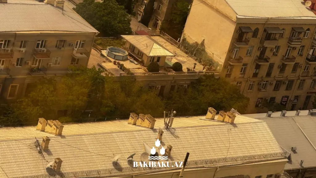 Yaşayış binasının damında, Hovuz, Tikili, Dam, Bakı Şəhər İcra Hakimiyyəti