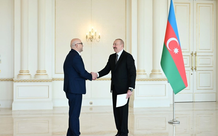 Fələstinin ölkəmizdə yeni təyin olunmuş səfirinin etimadnaməsini, Əhməd Metani, Fələstin