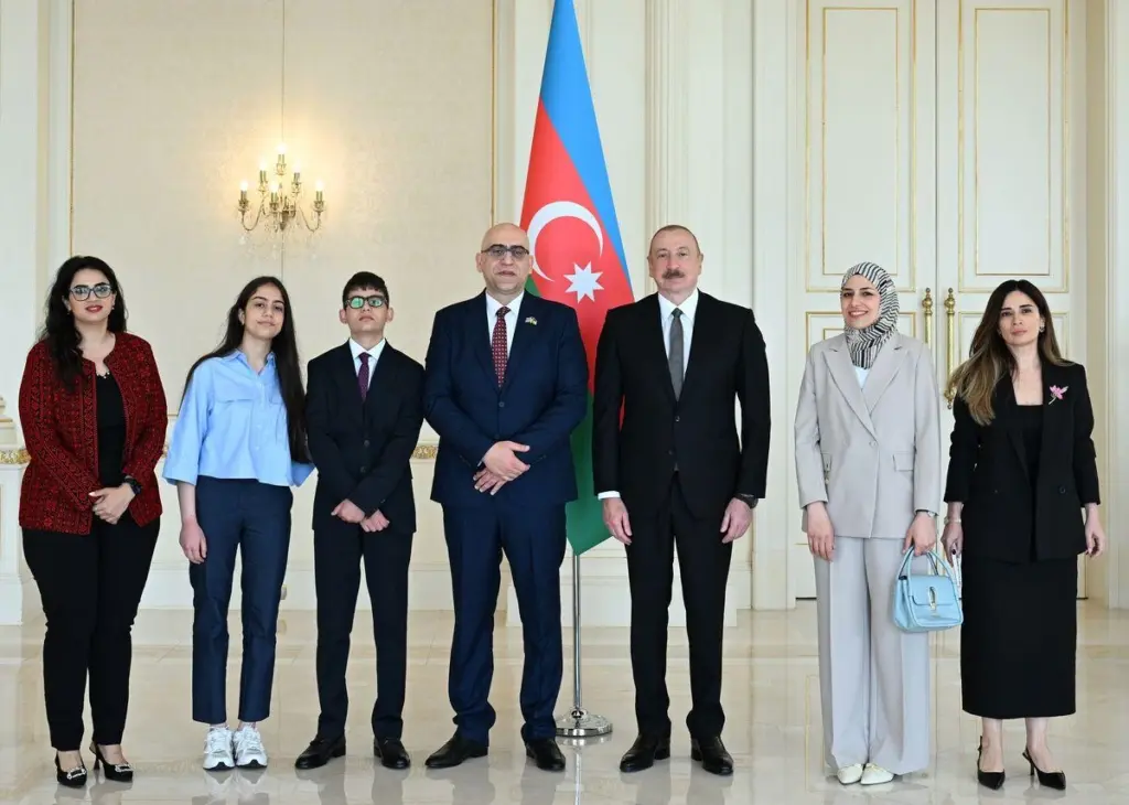 Fələstinin ölkəmizdə yeni təyin olunmuş səfirinin etimadnaməsini, Əhməd Metani, Fələstin