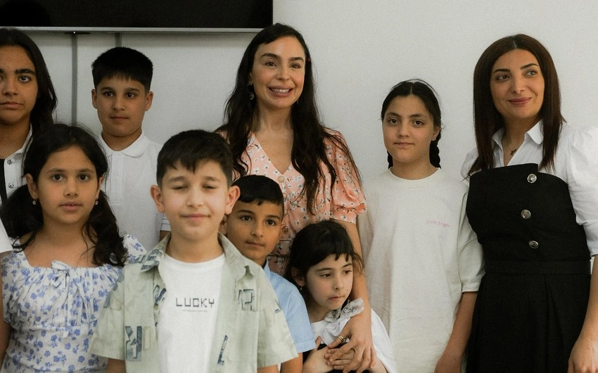 Xızı rayonuna səfər, Leyla Əliyeva, Arzu Əliyeva, Xızı rayonu, Giləzi qəsəbəsi