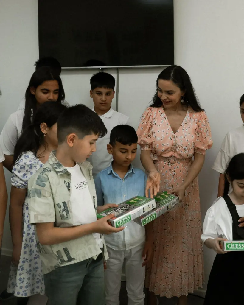Xızı rayonuna səfər, Leyla Əliyeva, Arzu Əliyeva, Xızı rayonu, Giləzi qəsəbəsi