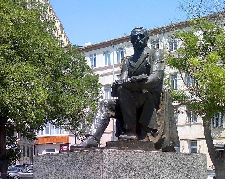 Bakının bürünc sirri, Bürünc Abidə, Mirzə Fətəli Axundov