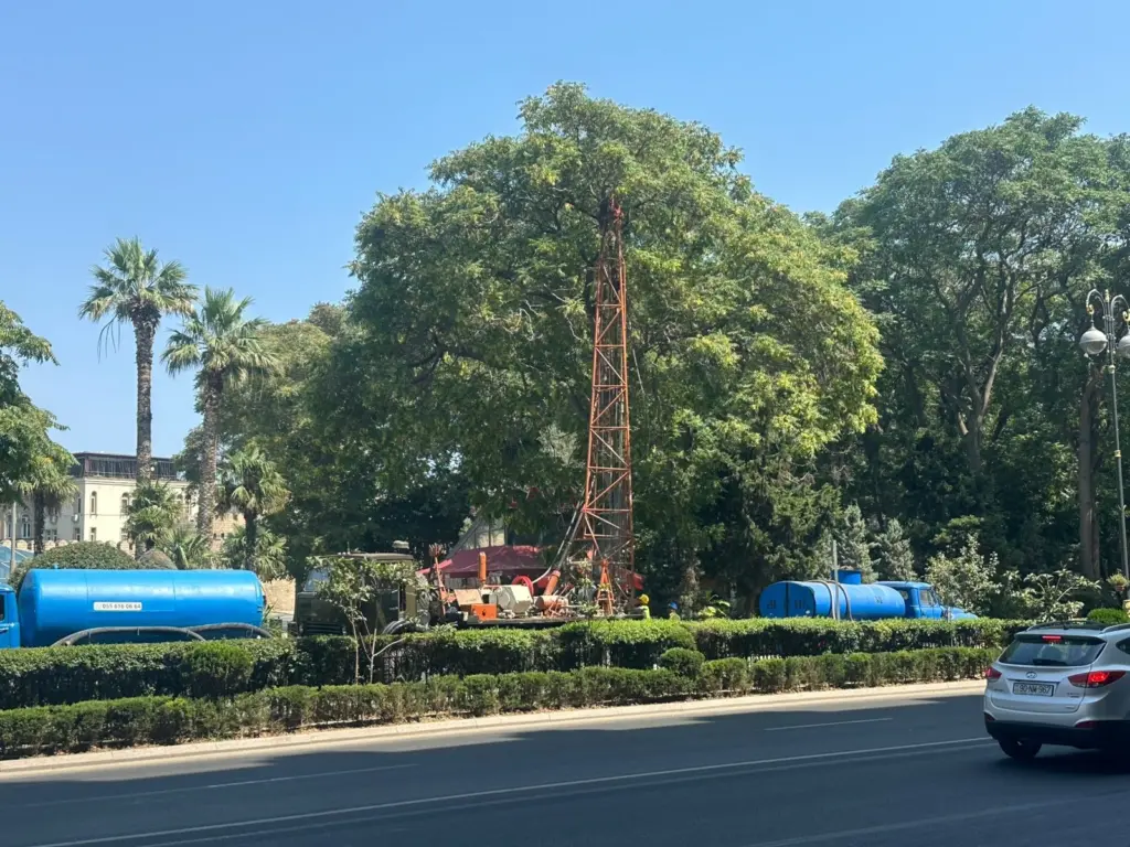“İçərişəhər” metrosunun qarşısı, İçərişəhər, İçərişəhər metrostansiyası