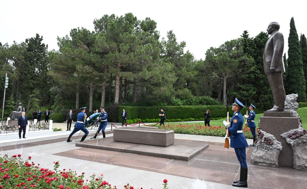 Özbəkistan Prezidenti Fəxri xiyabanda, Şavkat Mirziyoyev, Heydər Əliyev, Özbəkistan