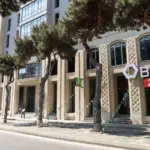 Bakıda qanunsuz parkinq, Qanunsuz parkinq, Nərimanov rayonu, İsmayıl Hidayətzadə küçəsi, Parkinq