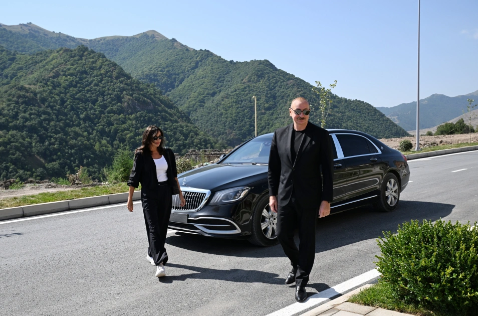 Prezident İlham Əliyev Kəlbəcər şəhərinin sakinləri ilə görüşüb, İlham Əliyev, Mehriban Əliyeva, Kəlbəcər