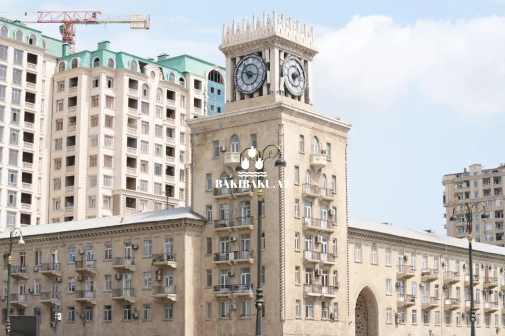 “Saatlı bina”, Saatlı bina, Nərimanov rayonu
