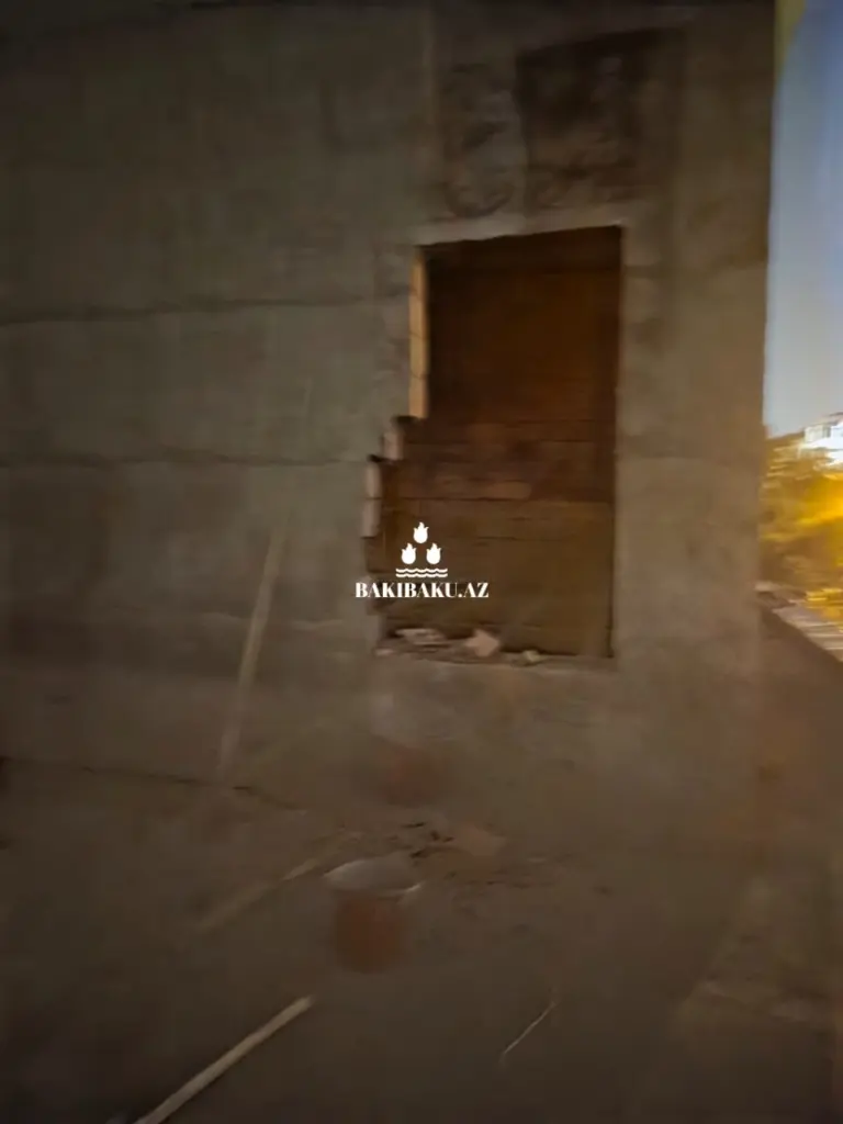 "Üç Tac", Yasamal, BŞİH