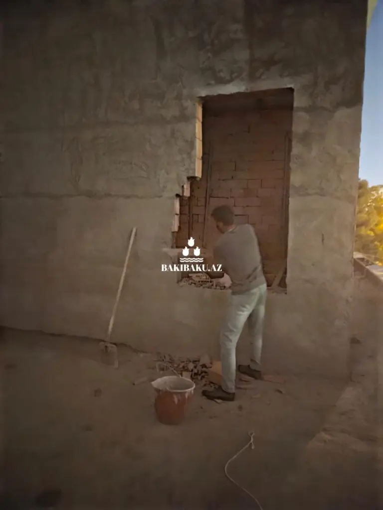 "Üç Tac", Yasamal, BŞİH