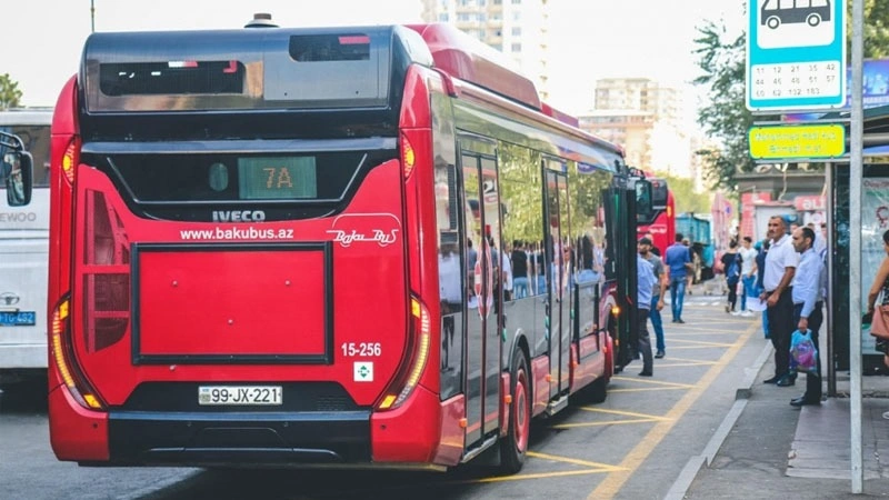 Bakının ictimai nəqliyyatı, İctimai nəqliyyat, Avtobus, Qatar, Metro