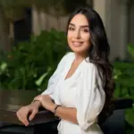 Leyla Əliyeva xalçaların toxunma prosesində, Leyla Əliyeva