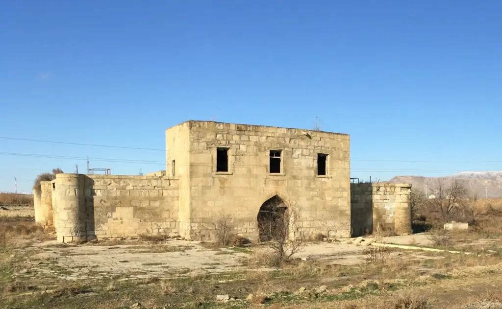 Səngəçal, Səngəçal karvansarası, Şirvanşahlar