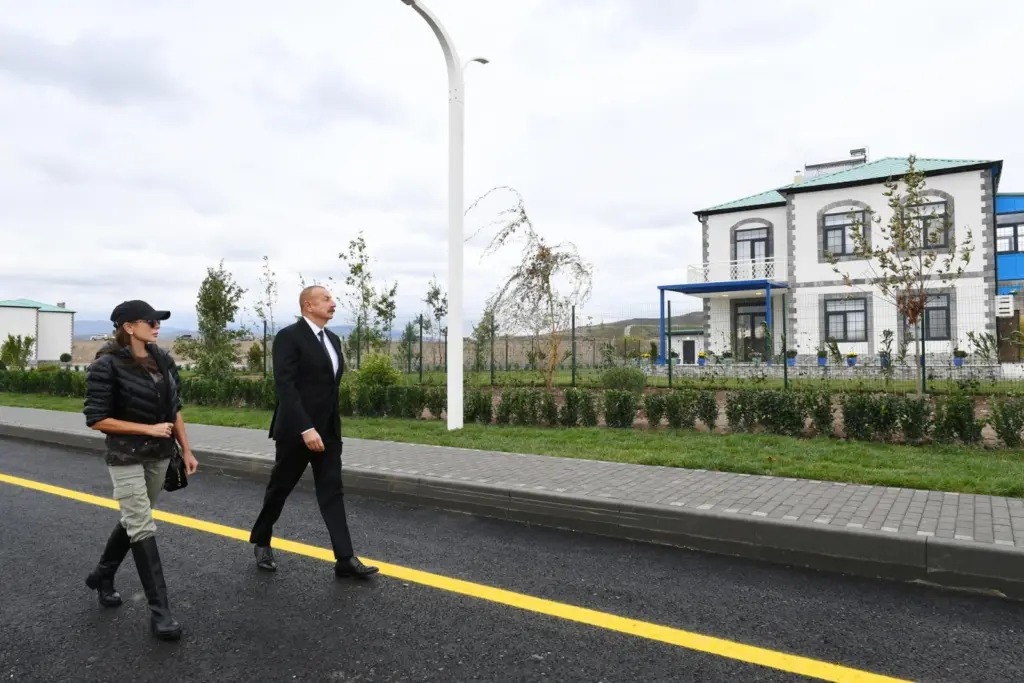 İlham Əliyev, Mehriban Əliyeva, "Ağıllı şəhər", "Smart city", Zəngilan rayonu, Ağalı kəndi, "Ağıllı kənd"