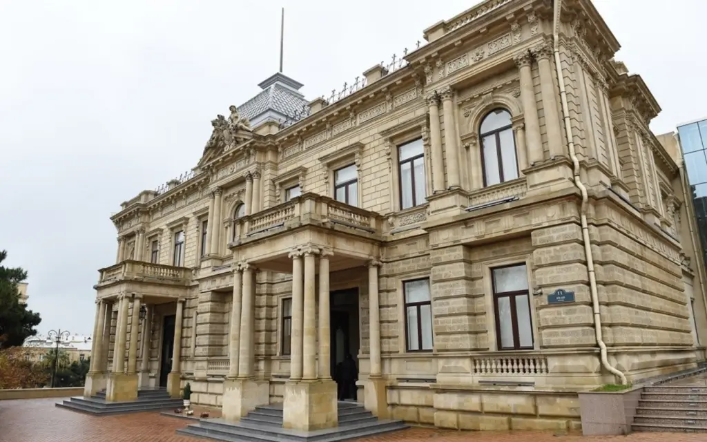 De Burun Sarayı, Azərbaycan Milli İncəsənət Muzeyi