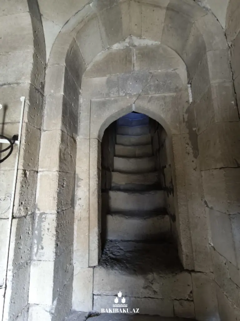 Diri Baba, Diri Baba türbəsi