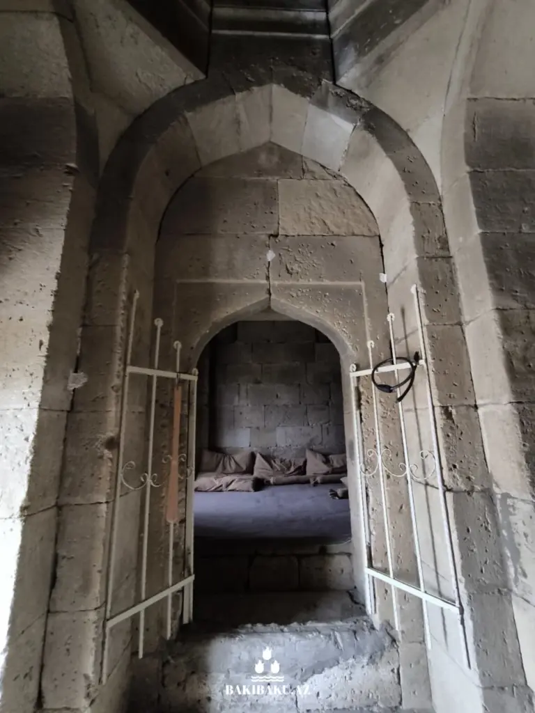 Diri Baba, Diri Baba türbəsi