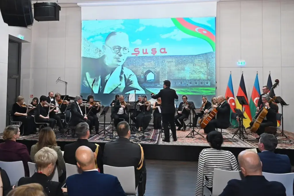 Azərbaycan Zəfəri və Üzeyir Hacıbəylinin İrsi, Almaniya, Üzeyir Hacıbəyli