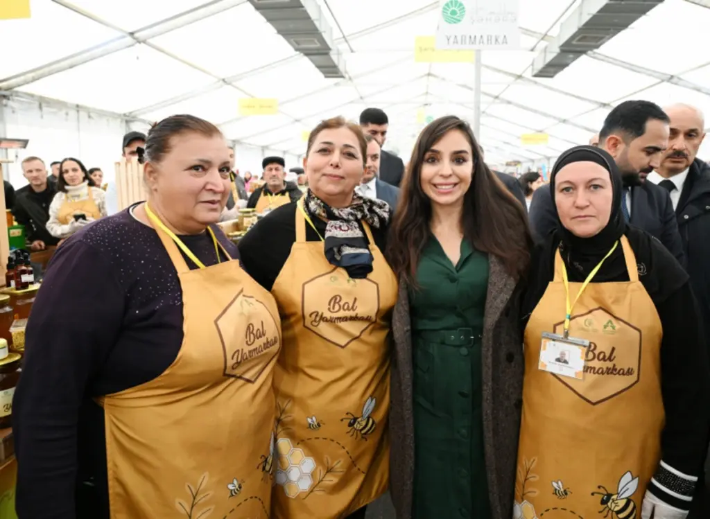 Leyla Əliyeva, Arzu Əliyeva, Arıçılıq məhsullarının sərgi-satış yarmarkası