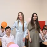 Leyla Əliyeva Lənkəranda internat məktəbində, Heydər Əliyev Fondu, Leyla Əliyeva, Alena Əliyeva