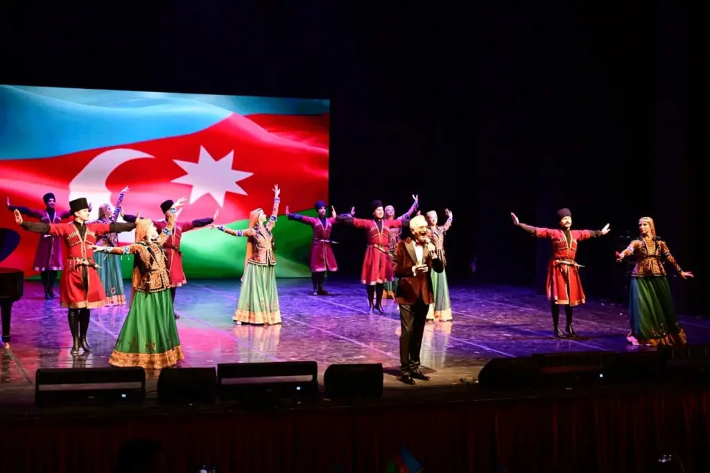 Azərbaycan incəsənət nümayəndələri