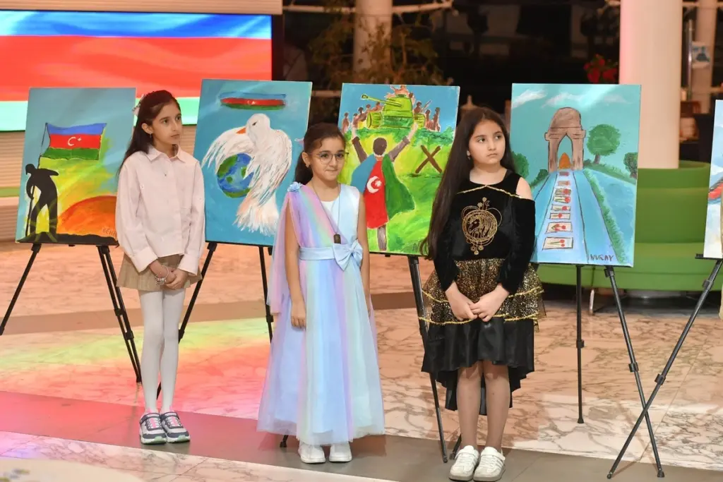 Rəqəmsal İnkişaf və Nəqliyyat Nazirliyi, "Azərpoçt" MMC, "Zəfər" Şəhid Ailələrinə Dəstək İctimai Birliyi, "Zəfər – şəhid övladlarının gözü ilə", Rəsm