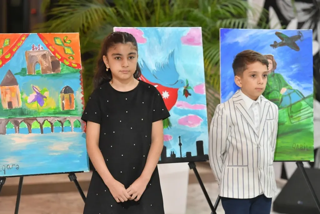 Rəqəmsal İnkişaf və Nəqliyyat Nazirliyi, "Azərpoçt" MMC, "Zəfər" Şəhid Ailələrinə Dəstək İctimai Birliyi, "Zəfər – şəhid övladlarının gözü ilə", Rəsm