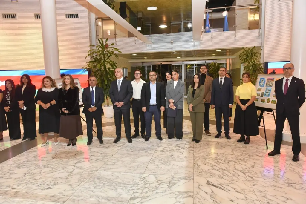 Rəqəmsal İnkişaf və Nəqliyyat Nazirliyi, "Azərpoçt" MMC, "Zəfər" Şəhid Ailələrinə Dəstək İctimai Birliyi, "Zəfər – şəhid övladlarının gözü ilə", Rəsm