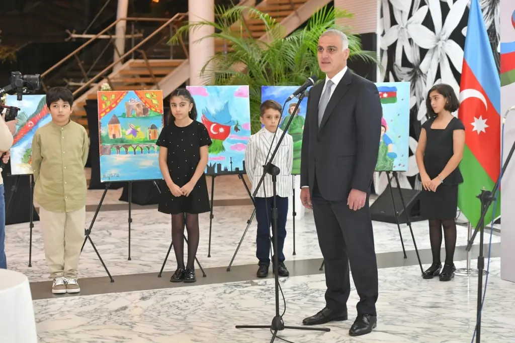 Rəqəmsal İnkişaf və Nəqliyyat Nazirliyi, "Azərpoçt" MMC, "Zəfər" Şəhid Ailələrinə Dəstək İctimai Birliyi, "Zəfər – şəhid övladlarının gözü ilə", Rəsm