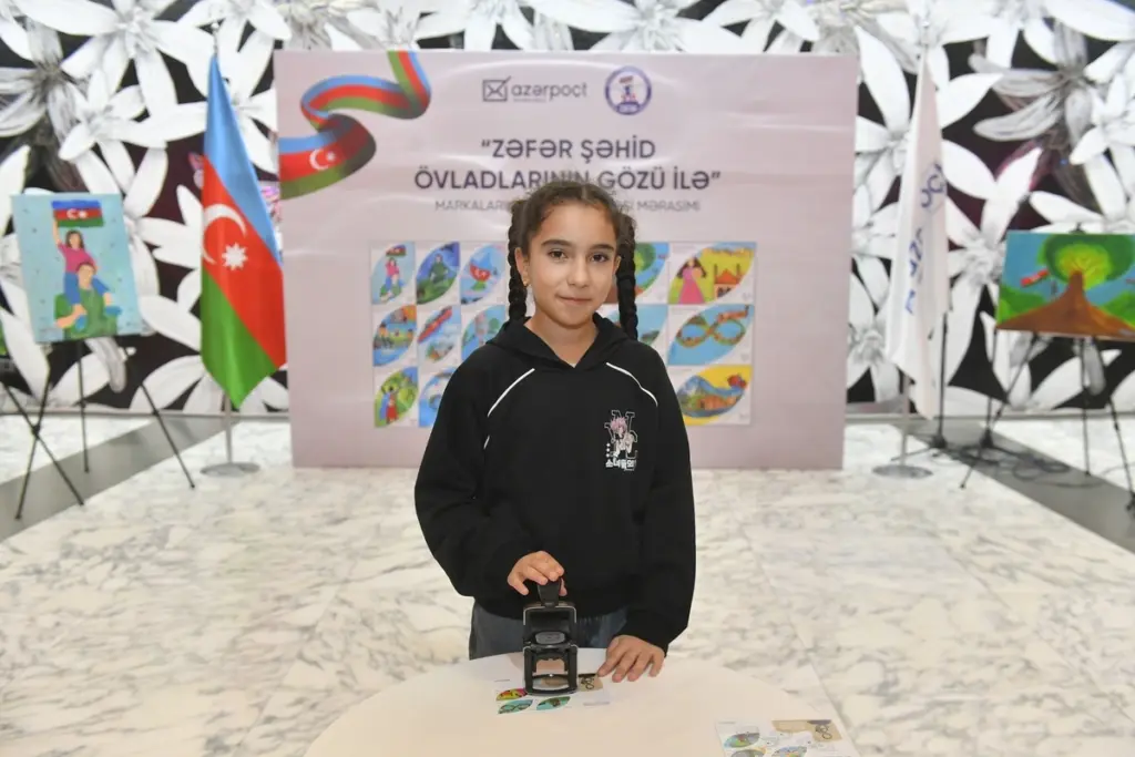 Rəqəmsal İnkişaf və Nəqliyyat Nazirliyi, "Azərpoçt" MMC, "Zəfər" Şəhid Ailələrinə Dəstək İctimai Birliyi, "Zəfər – şəhid övladlarının gözü ilə", Rəsm