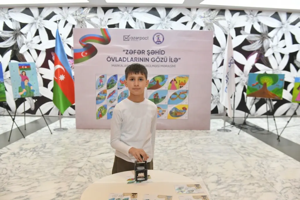 Rəqəmsal İnkişaf və Nəqliyyat Nazirliyi, "Azərpoçt" MMC, "Zəfər" Şəhid Ailələrinə Dəstək İctimai Birliyi, "Zəfər – şəhid övladlarının gözü ilə", Rəsm