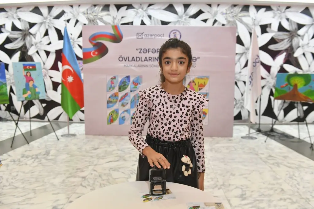 Rəqəmsal İnkişaf və Nəqliyyat Nazirliyi, "Azərpoçt" MMC, "Zəfər" Şəhid Ailələrinə Dəstək İctimai Birliyi, "Zəfər – şəhid övladlarının gözü ilə", Rəsm