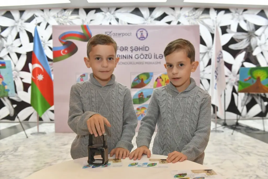 Rəqəmsal İnkişaf və Nəqliyyat Nazirliyi, "Azərpoçt" MMC, "Zəfər" Şəhid Ailələrinə Dəstək İctimai Birliyi, "Zəfər – şəhid övladlarının gözü ilə", Rəsm