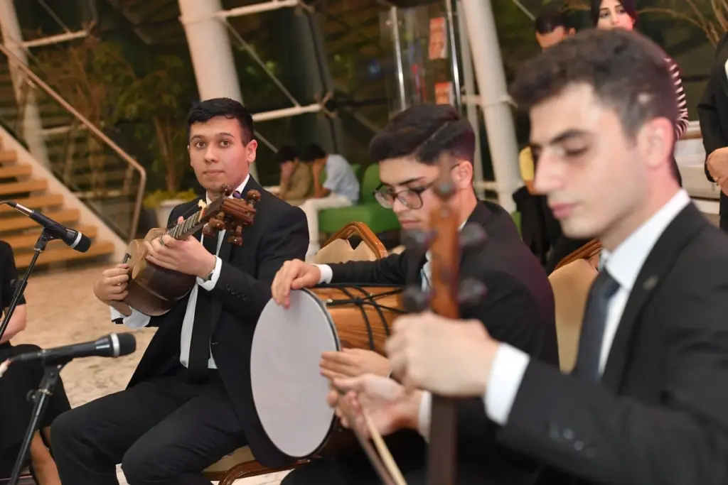 Rəqəmsal İnkişaf və Nəqliyyat Nazirliyi, "Azərpoçt" MMC, "Zəfər" Şəhid Ailələrinə Dəstək İctimai Birliyi, "Zəfər – şəhid övladlarının gözü ilə", Rəsm