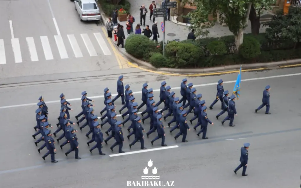 Hərbçilərin Zəfər yürüşü, Hərbçi, Zəfər Yürüşü