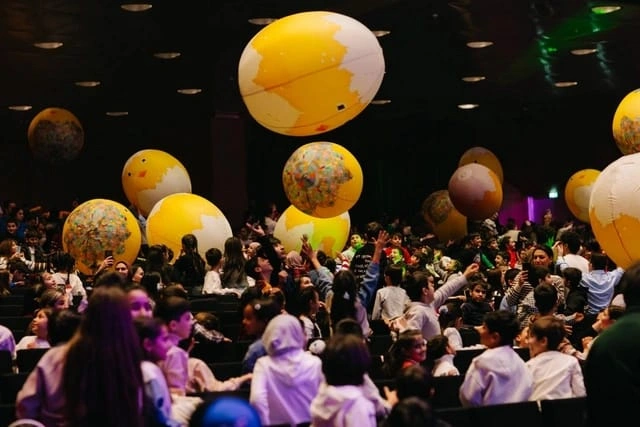 "Cırtdan Meqa Şousu"