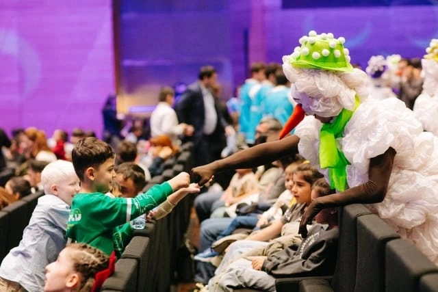 "Cırtdan Meqa Şousu"