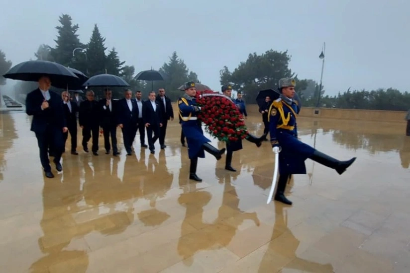 İranın xarici işlər naziri Bakıda, İran
