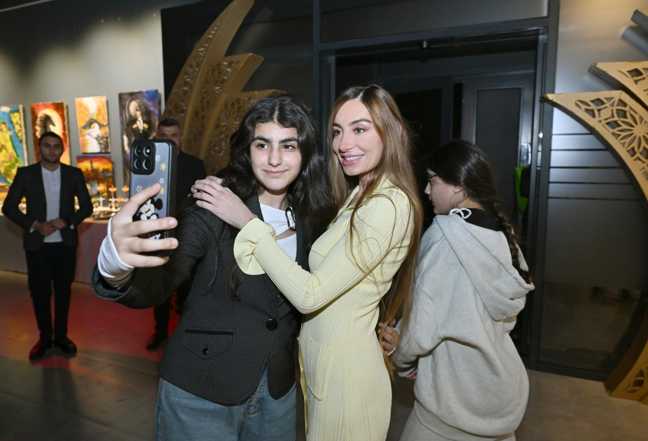 "Rənglərdə yaşanan 10 il", Arzu Əliyeva, Alena Əliyeva