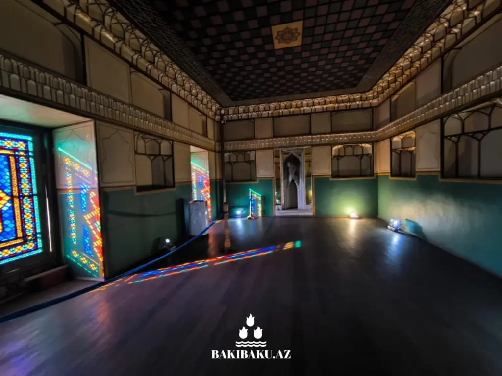 Xan Sarayı,  “Yuxarı Baş”, Şəki şəhəri, Dövlət Turizm Agentliyi