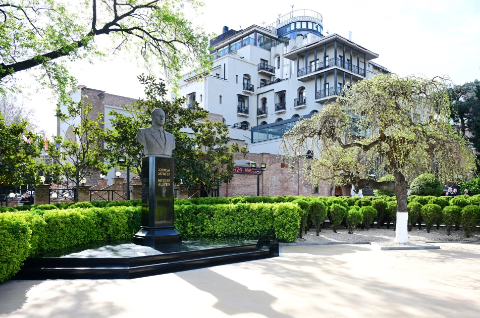 İlham Əliyev Tbilisidə, Tbilisi, İlham Əliyev, Heydər Əliyev, Gürcüstan